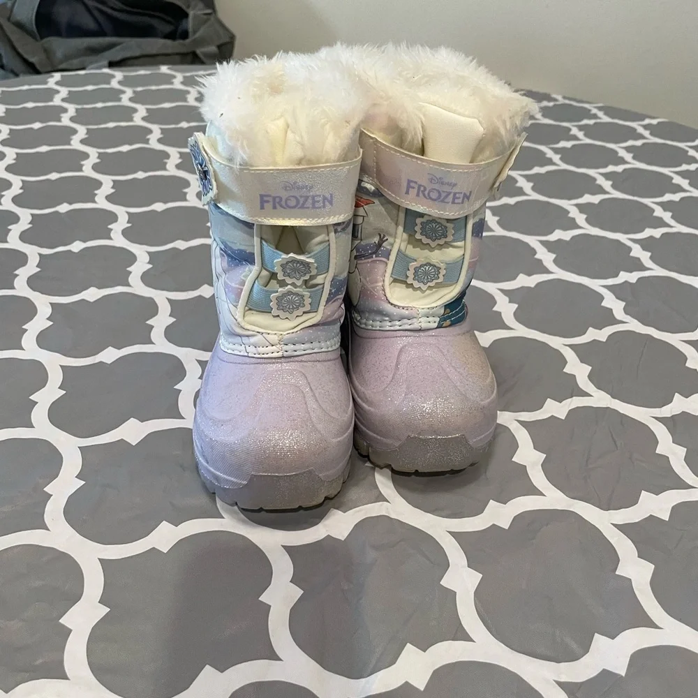 Frozen Themed Light Up Snow Boots Size Girls 9. Elsa, Anna, Disney